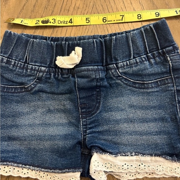 Denim shorts 2 pair size 4T - Picture 4 of 9